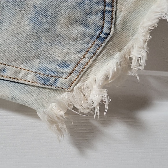 FOREVER 21 Super Cute Denim Cut off high waisted shorts with southwestern print - Picture 4 of 8